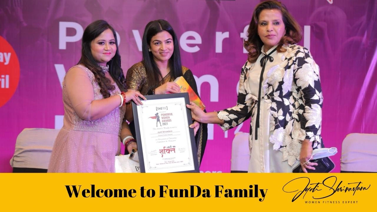 Dr. Jyoti receiving the Powerful Women Award 2021